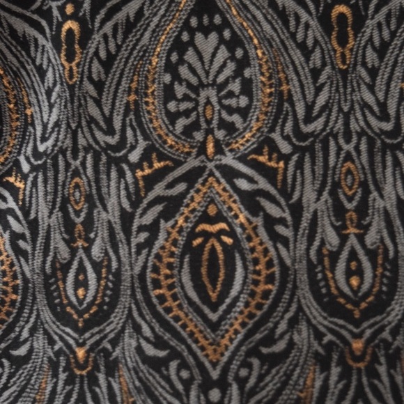 Beautiful Rich Tiered Damask Blazer - Picture 4 of 7